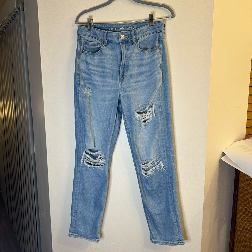 American Eagle AE Women’s Mom Straight Jeans Distressed Light to Medium Wash 6